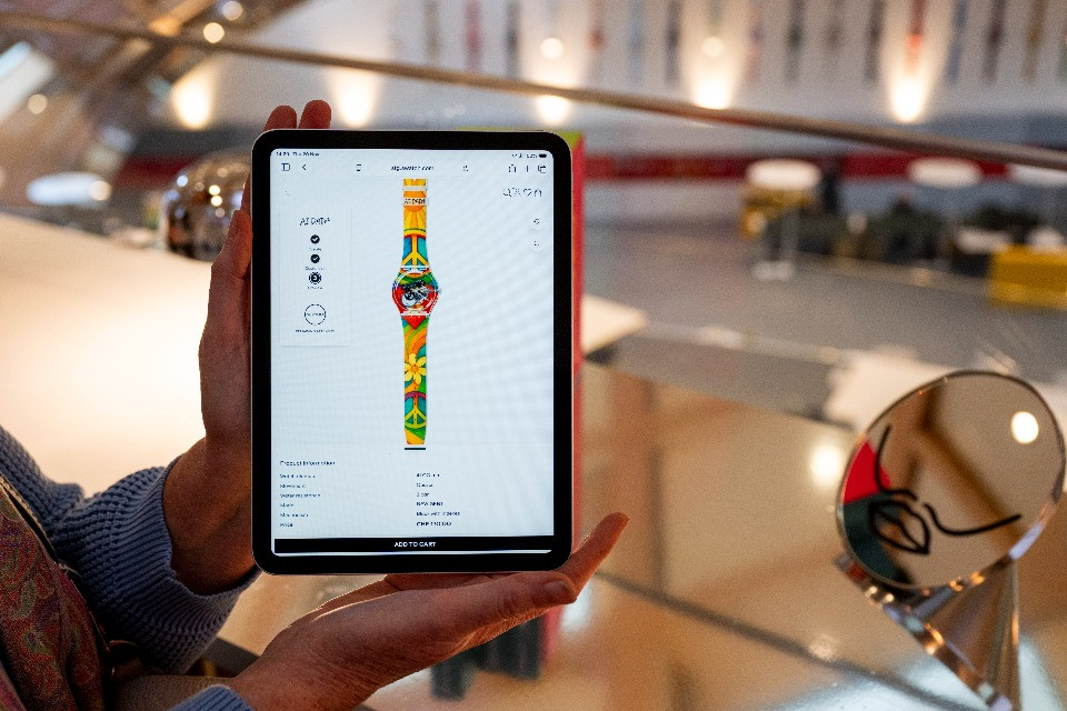 La rivoluzione di Swatch: l'intelligenza da artificiale diventa artistica