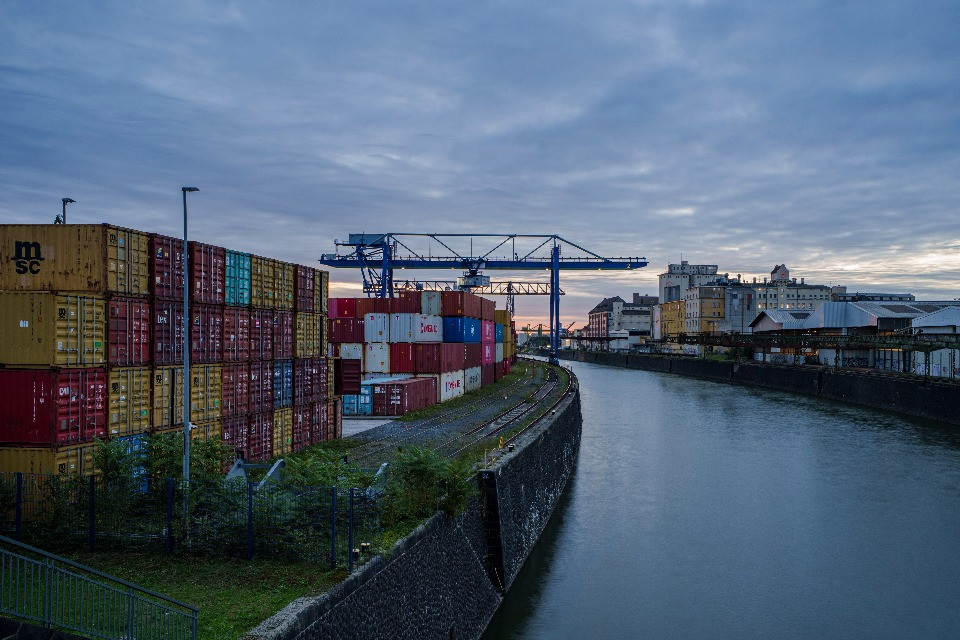 Rallentamento e resilienza convivono nel quadro delle economie sviluppate