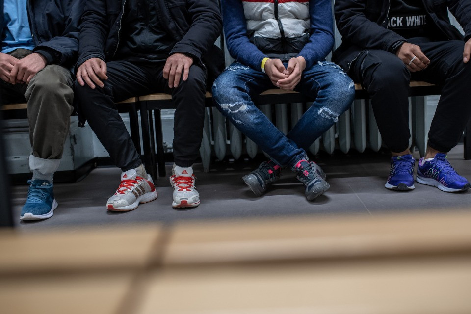 Carte prepagate ai richiedenti asilo: non tutti i cantoni sono convinti