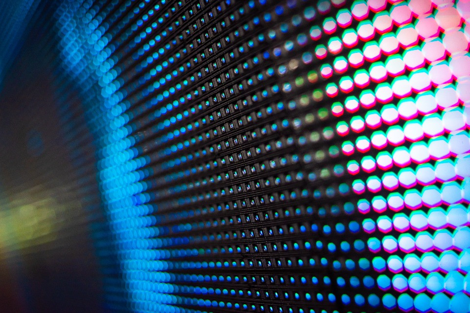 I ricercatori ETH sviluppano gli OLED più piccoli al mondo