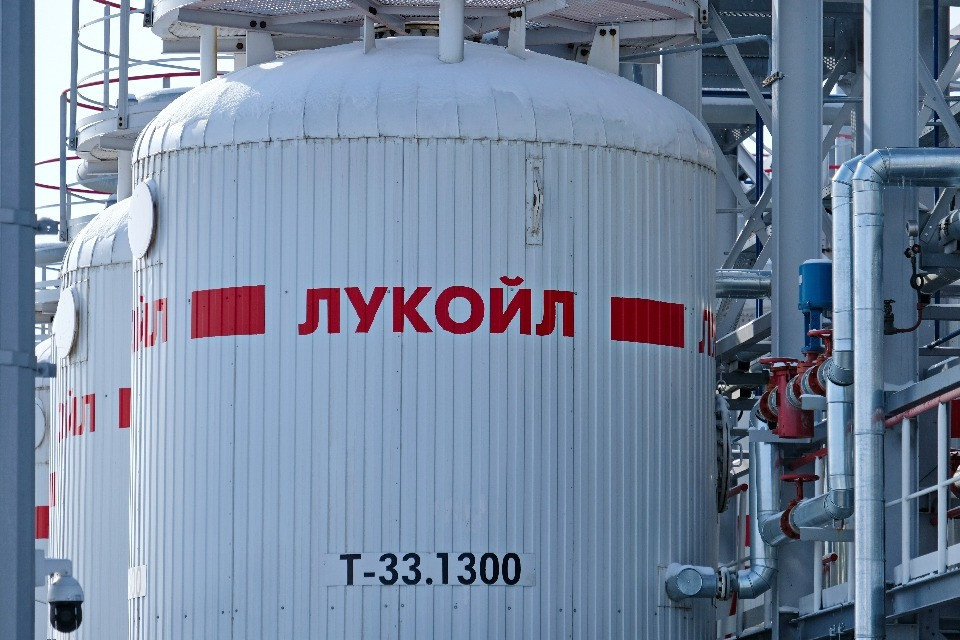 Emergenza carburante in Bulgaria: come le sanzioni USA contro la Russia rischiavano di paralizzare l'economia del Paese