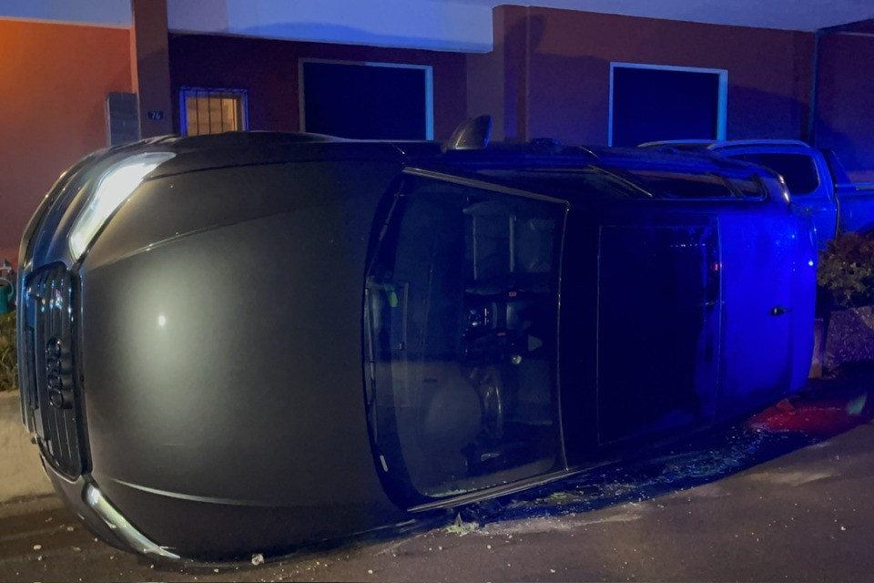 Incidente a Ponte Cremenaga, l'auto si ribalta su un fianco