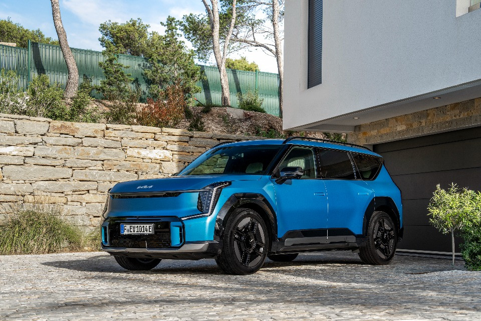 Kia EV9: un... carro armato di velluto, sicuro e raffinato