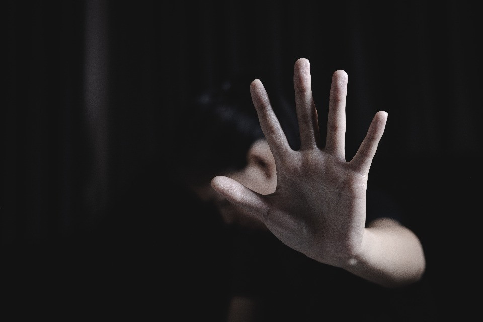 «Violenze reiterate di una brutalità meschina»