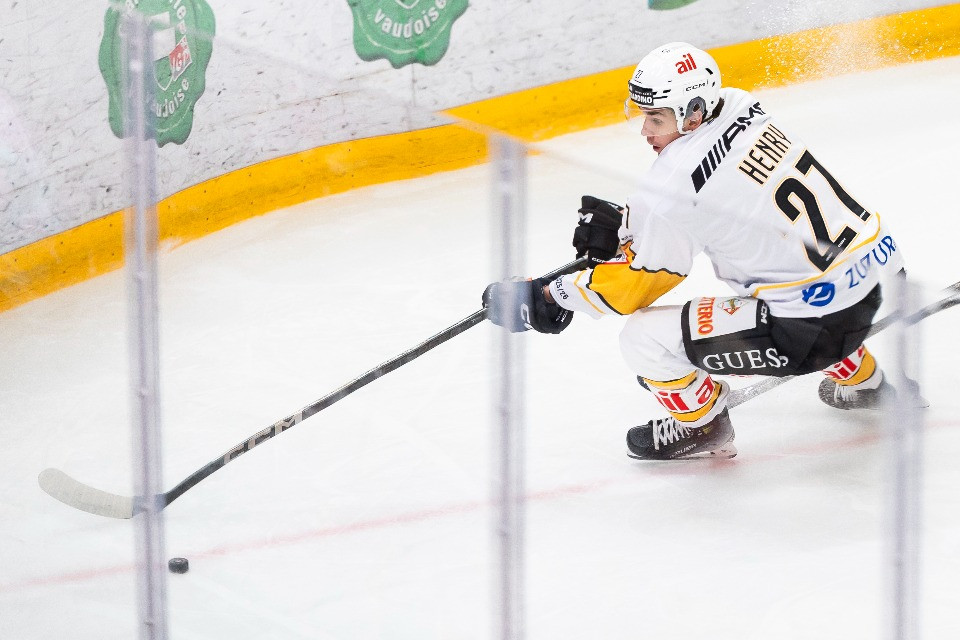 Cyrill Henry in bianconero per tre stagioni