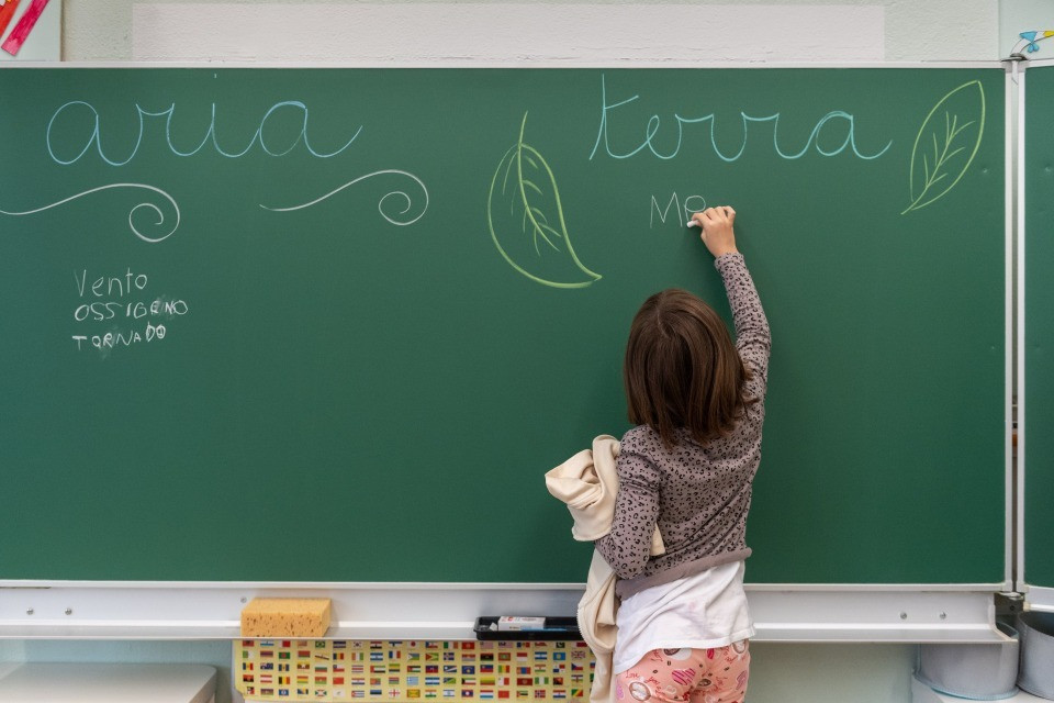 Ci sono troppi docenti di italiano: la formazione sarà ogni tre anni