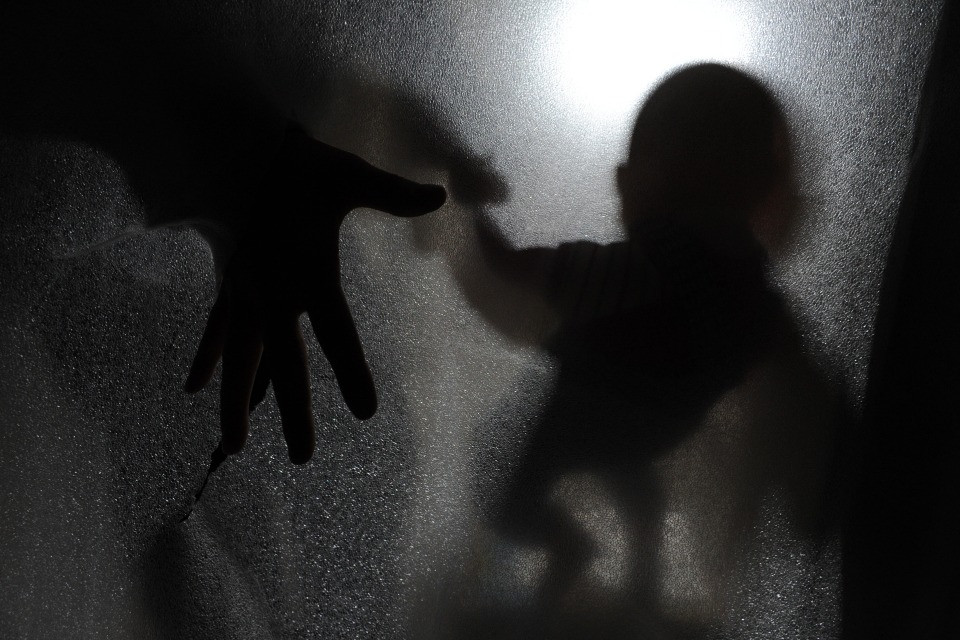 «Stop alle scappatoie per il materiale pedocriminale su pagine web, TikTok, Instagram e simili»