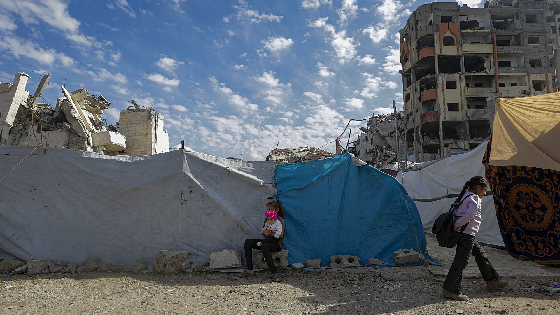 Gaza City, le ricerche del corpo dell'ultimo ostaggio si concentrano nel quartiere di Zeitoun