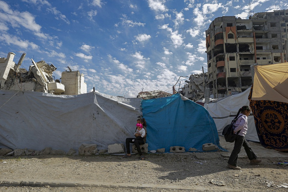 Gaza City, le ricerche del corpo dell'ultimo ostaggio si concentrano nel quartiere di Zeitoun