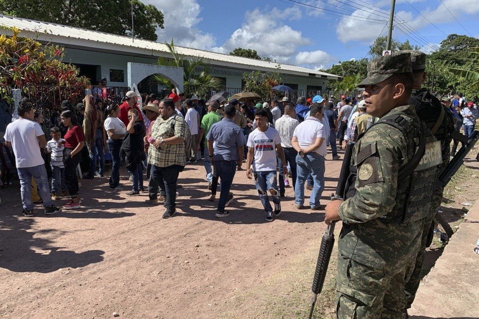 Caos presidenziali in Honduras: 5.000 persone di nuovo al voto