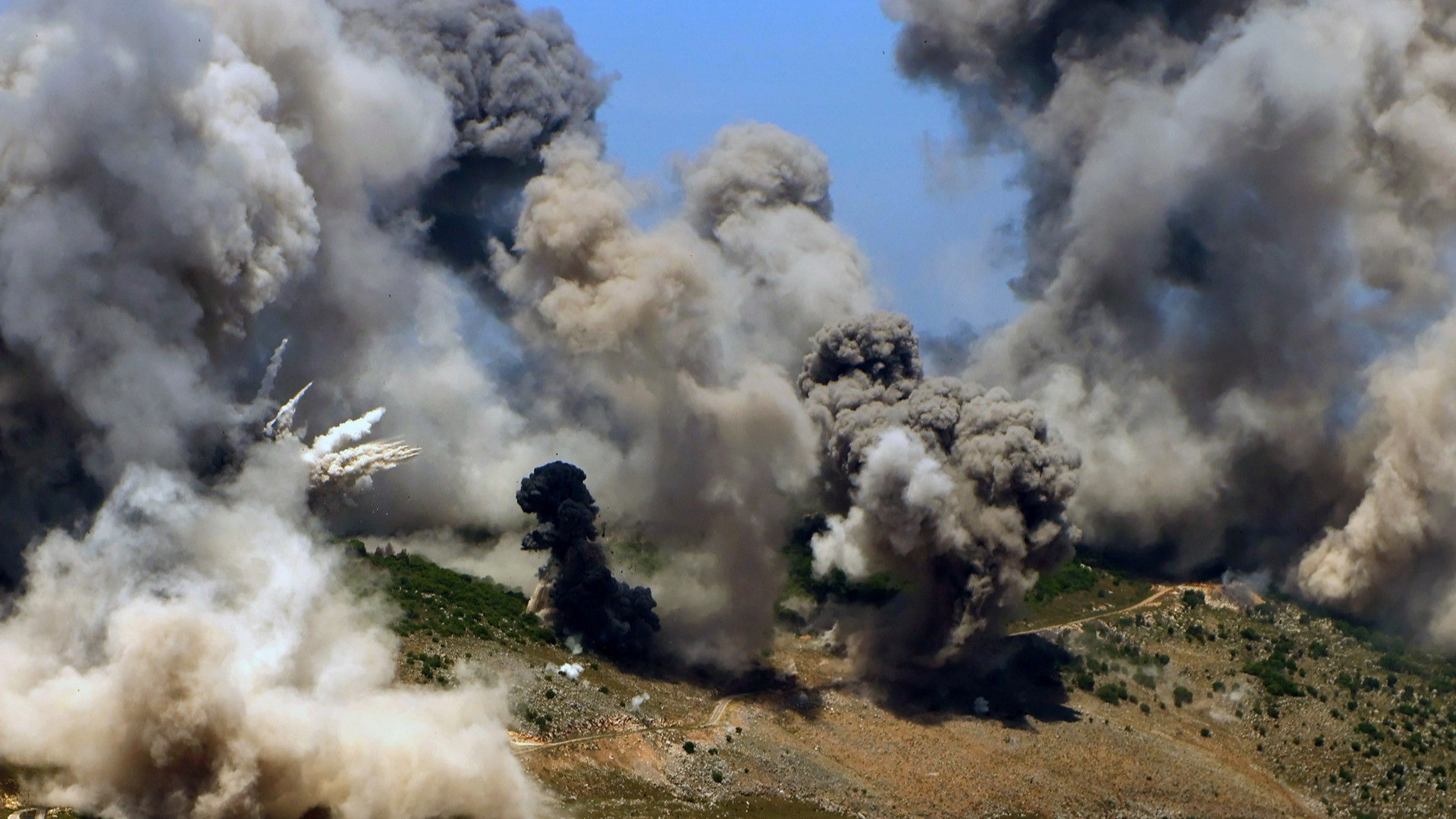 Serie di attacchi aerei israeliani nel Libano meridionale