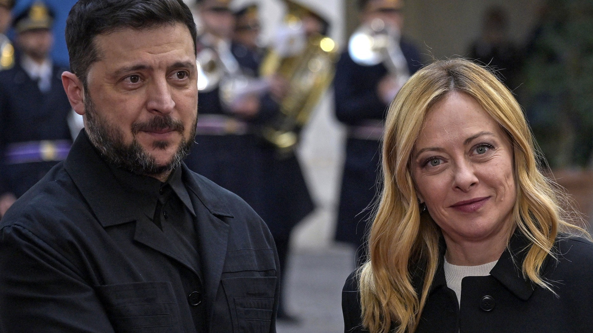 Zelensky ribadisce a Meloni le linee rosse sul Donetsk e accelera sul piano di pace