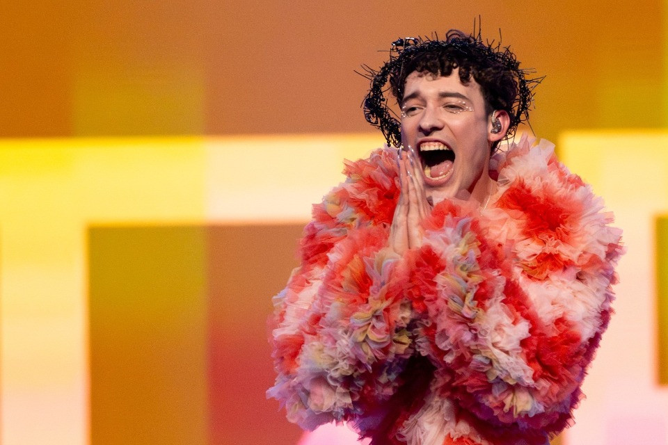 Israele parteciperà all'Eurovision: Nemo per protesta restituisce il premio