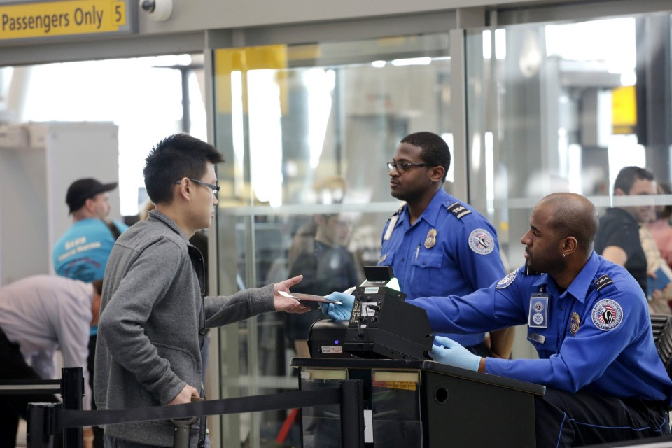 La stretta USA sul turismo passa dai social: «Pesa la competizione con la Cina»