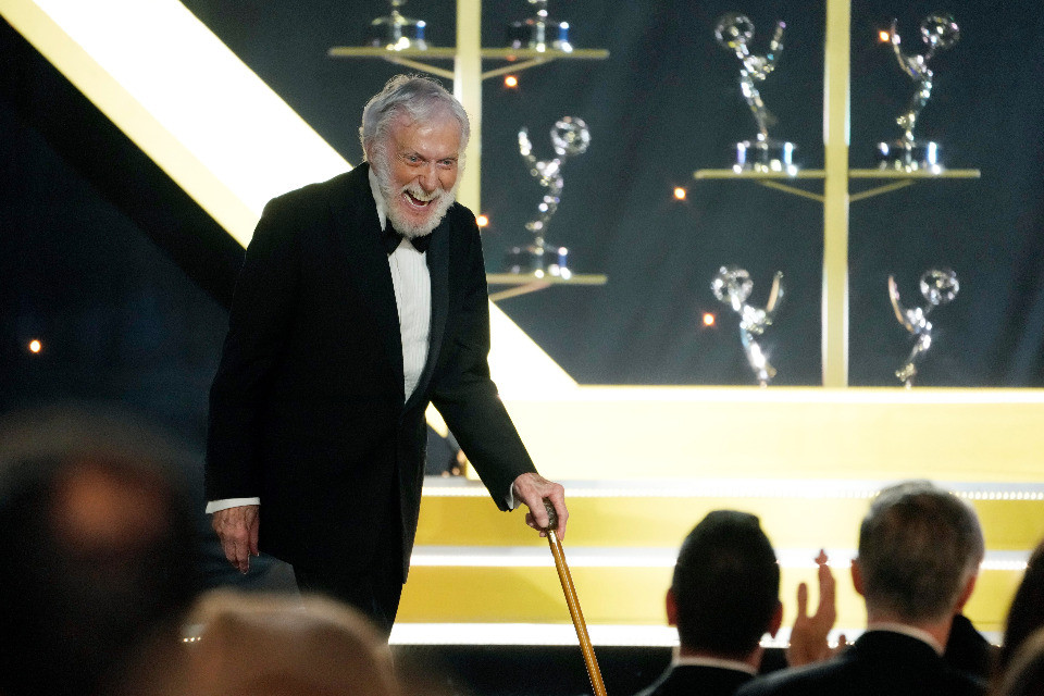 Dick Van Dyke compie cent’anni: «Le mie gambe sono il bene più prezioso»