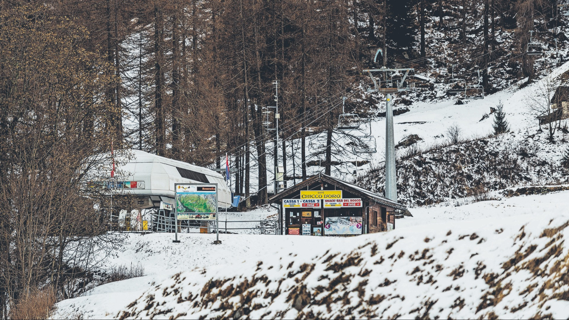 La stagione invernale parte in salita: senza neve, l’apertura è posticipata