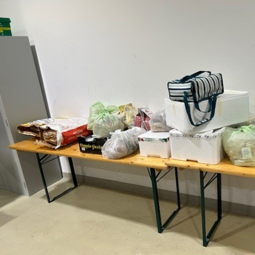 Olio, panettoni, carne e mozzarelle: fermato a Novazzano con oltre 100 chili di merce non dichiarata