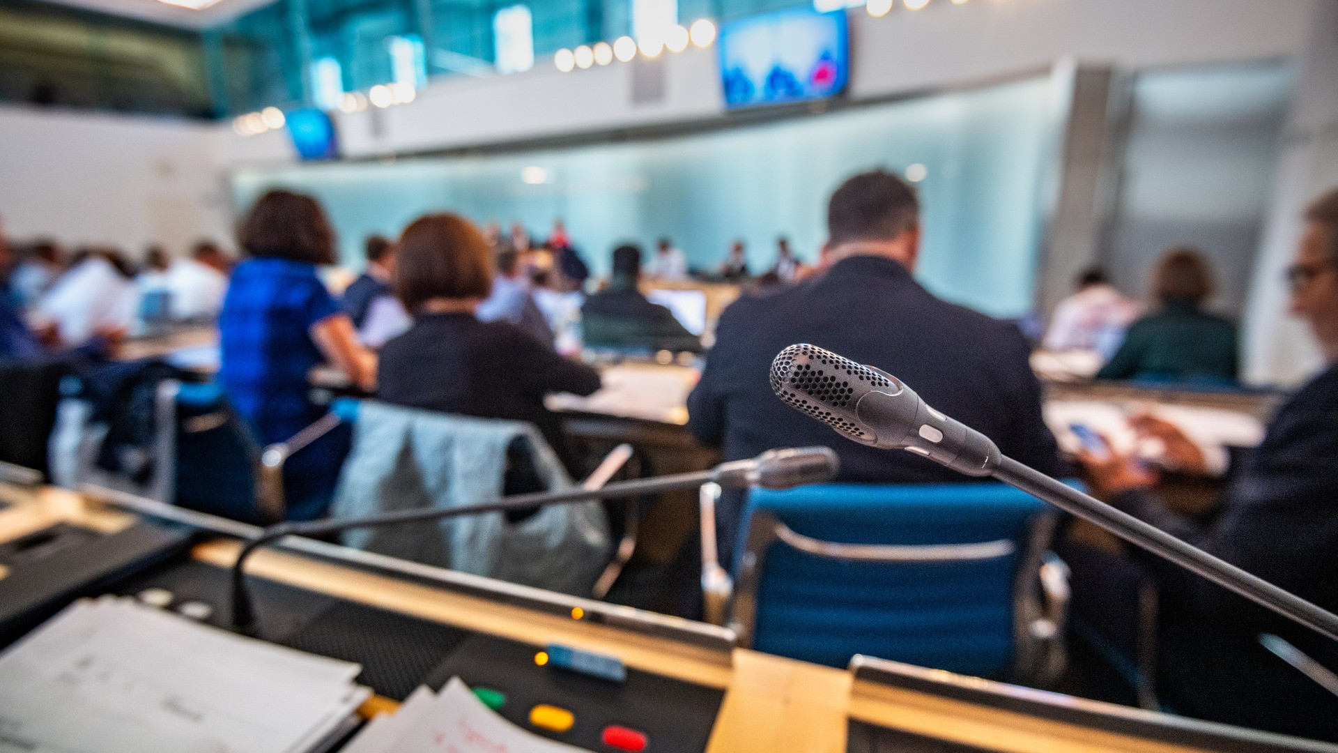 Le discussioni in Parlamento dovranno essere accorciate