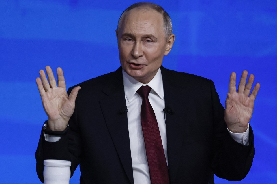 Nel mondo alla rovescia di Vladimir Putin la guerra è sempre colpa degli altri