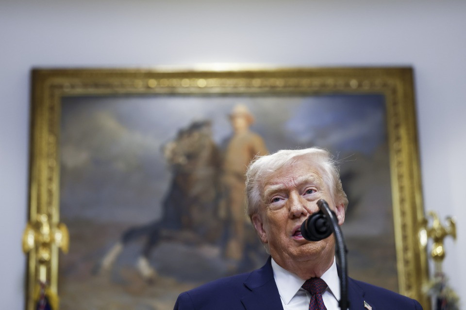 Trump annuncia l'accordo con Novartis e Roche