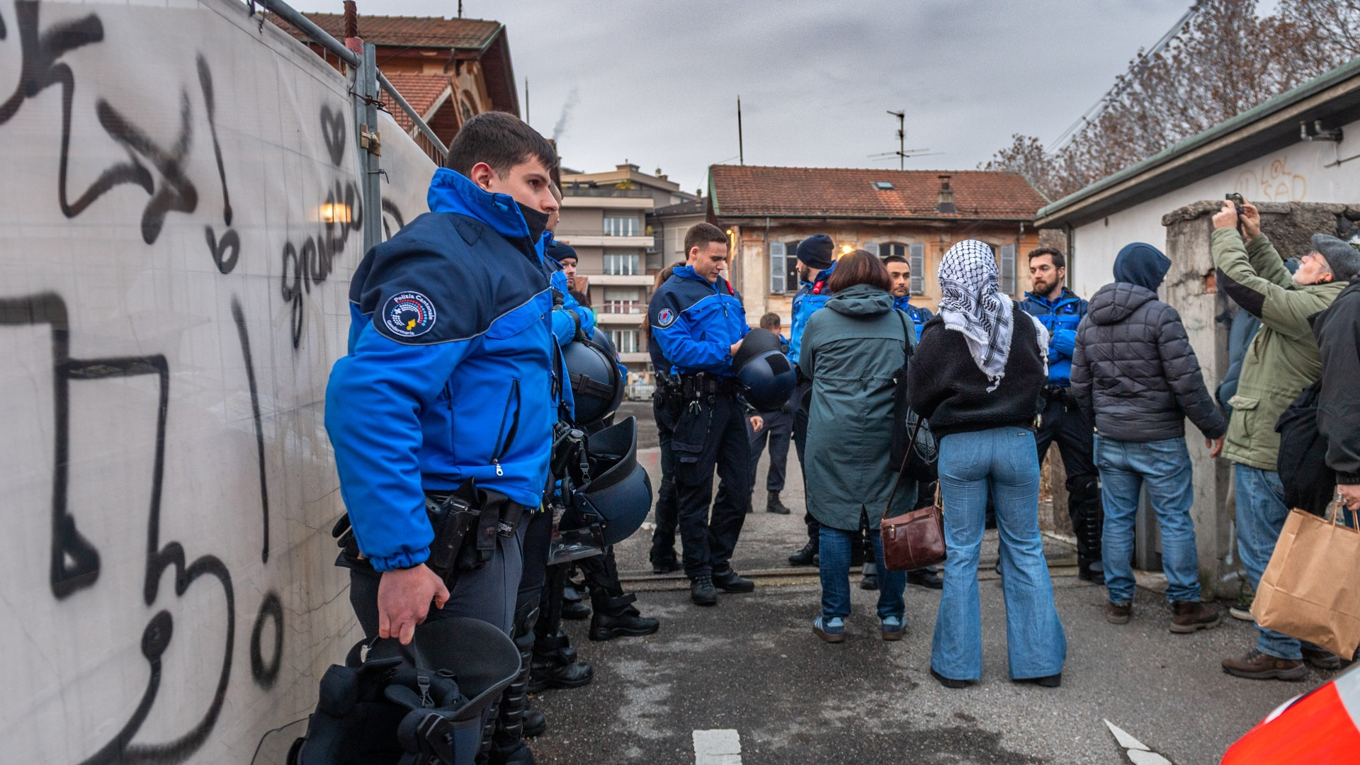 Una festa e molte polemiche