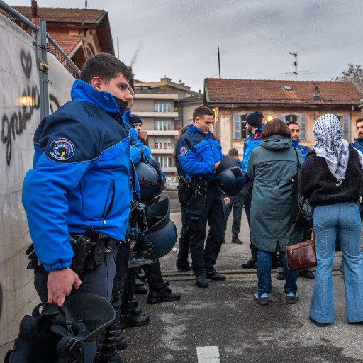 Una festa e molte polemiche