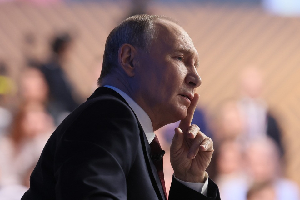 «Putin è pronto al dialogo con Macron»