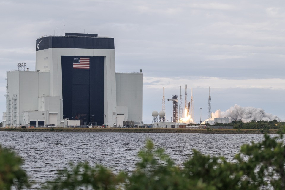 L'esplosione di un razzo SpaceX mise in pericolo tre aerei