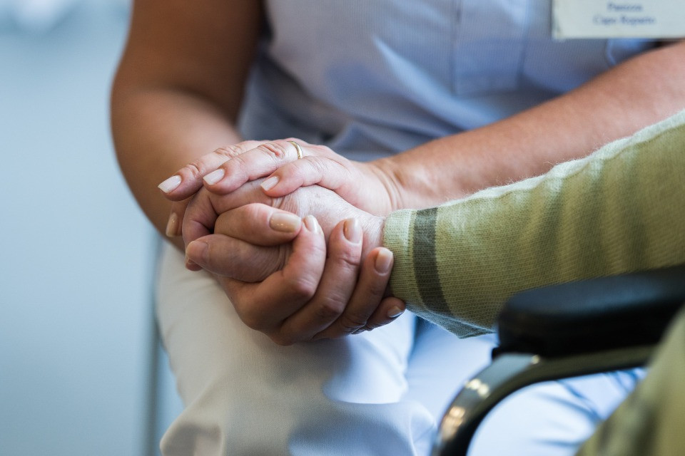 Servizi di assistenza e cura a domicilio: verso un'estensione dell'obbligo di CCL