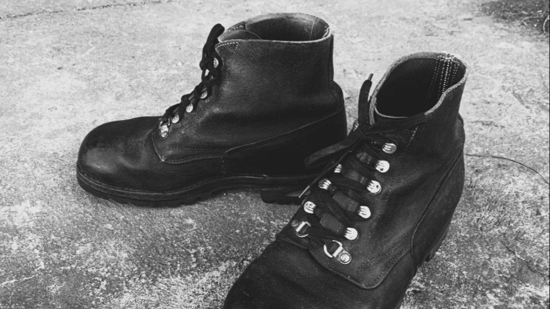 Si ricordano le prescrizioni per le scarpe militari e i prezzi