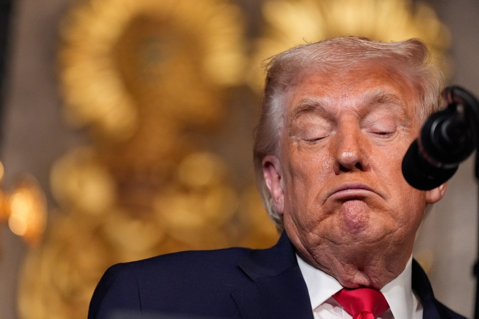 Perché CBS News è stata accusata di essersi piegata a Donald Trump?