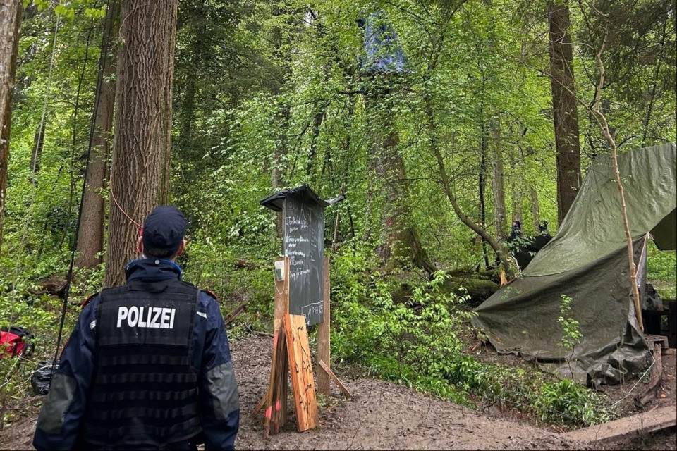 La Polizia di Zurigo perde in aula contro gli ambientalisti di Rümlang