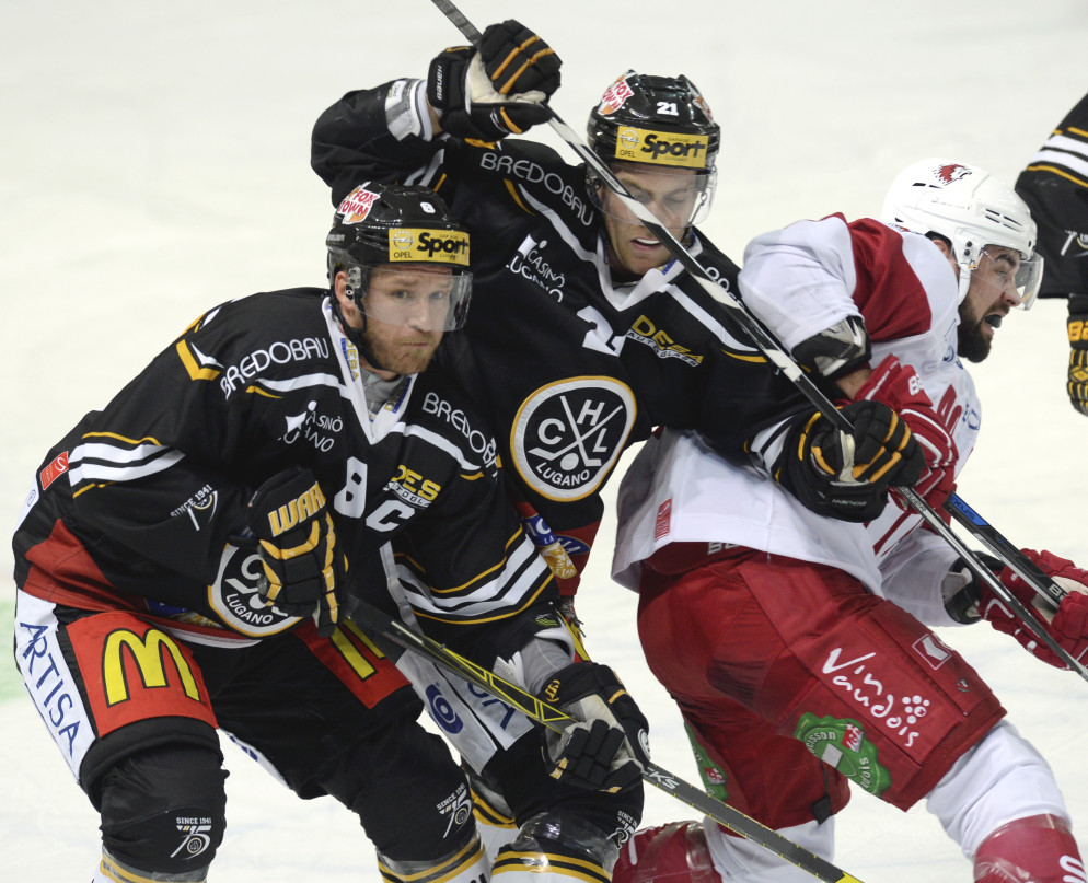 Janick Steinmann (al centro) durante la sua ultima partita in carriera. ©CdT/Archivio