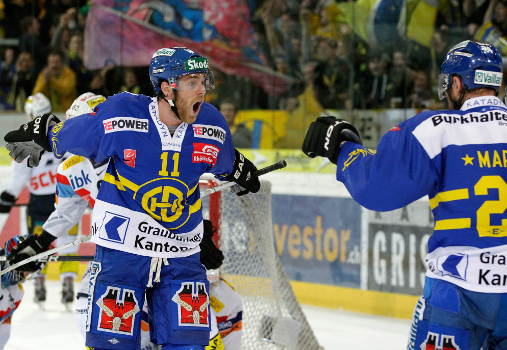 Janick Steinmann durante la finale del 2011 vinta contro il Kloten. ©KEYSTONE/Arno Balzarini