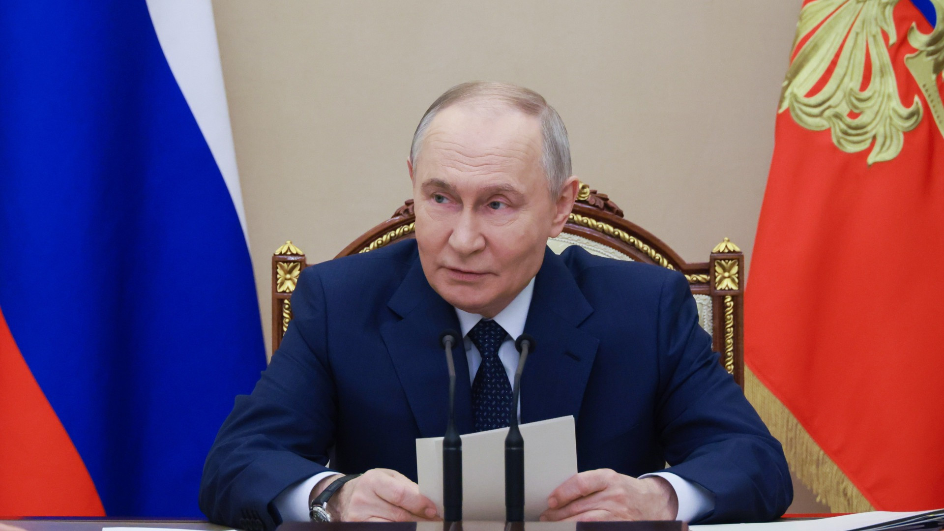 Putin: «Kiev risolva il conflitto pacificamente, o lo faremo con la forza»