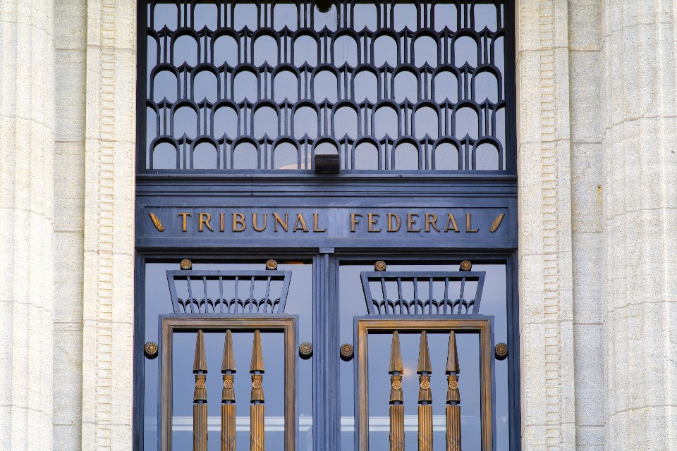 Creare video porno con adulti ringiovaniti digitalmente deve essere punibile per legge