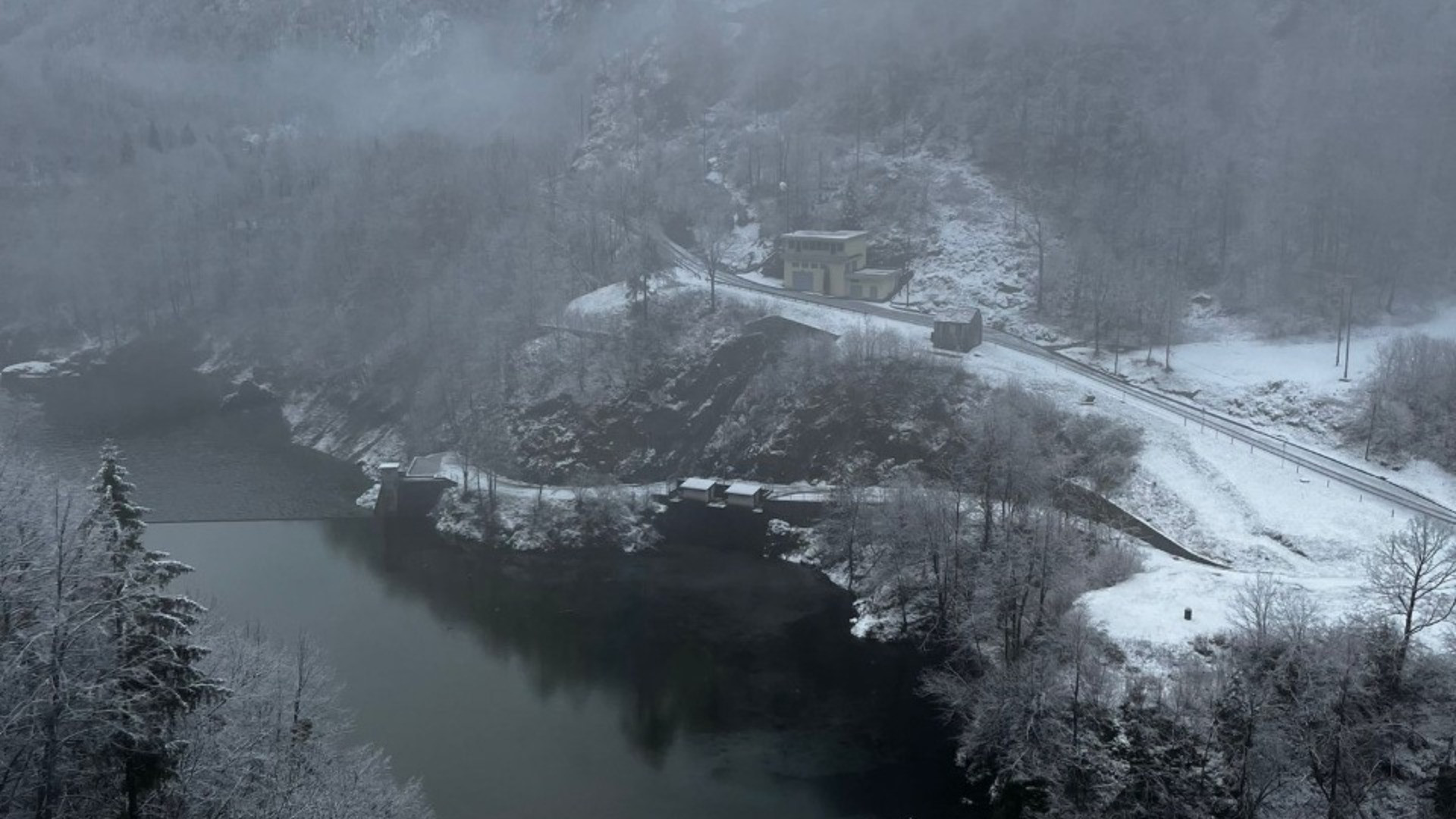 «Inverno per due», la Ferrovia che invita a contemplare