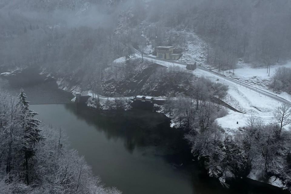 «Inverno per due», la Ferrovia che invita a contemplare