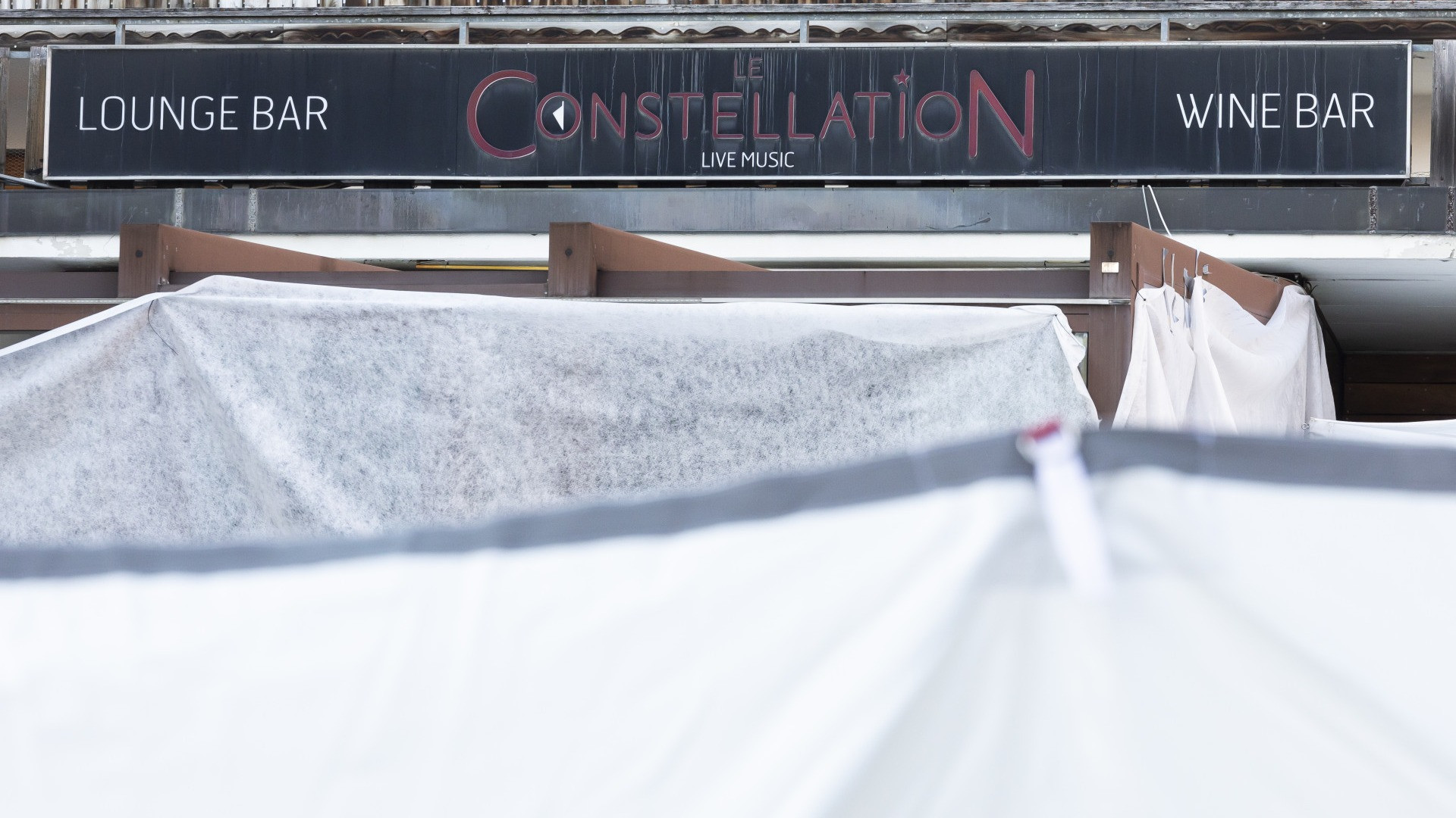 I proprietari del bar «Le Constellation» vengono ascoltati come sospettati