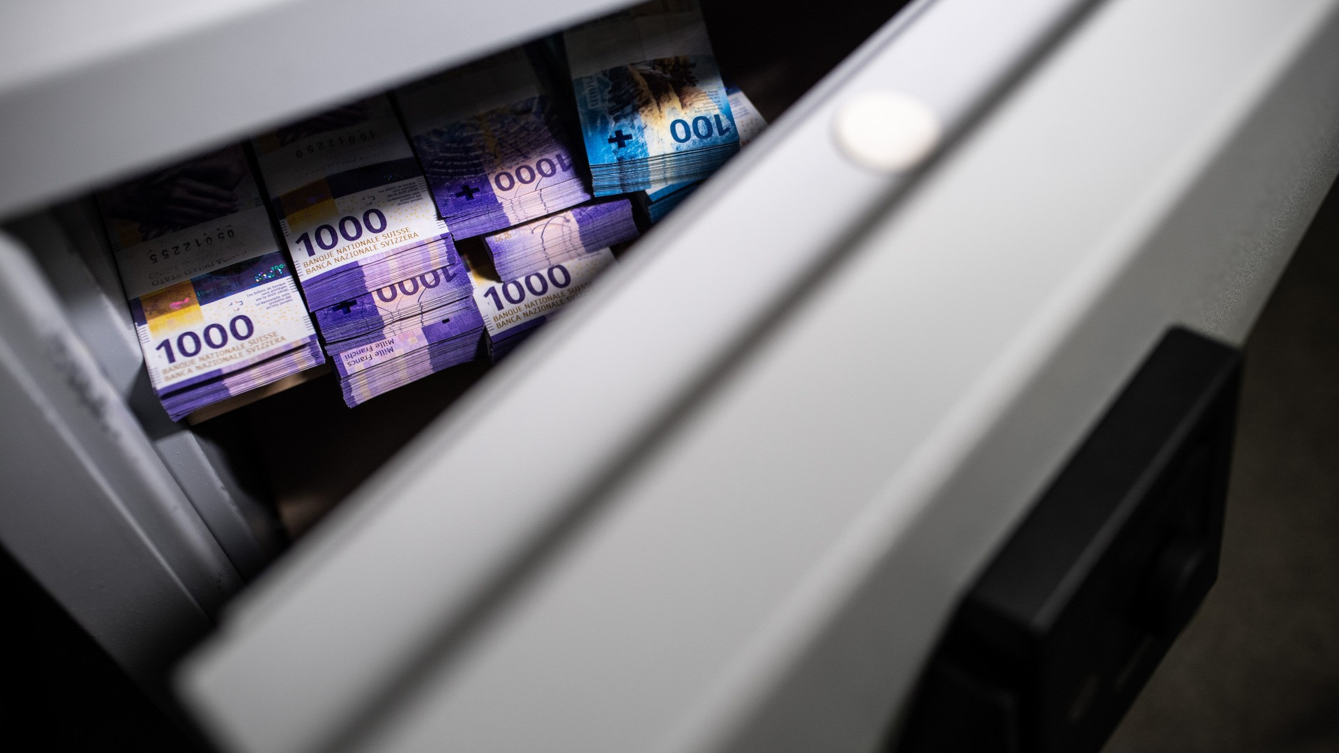 Le banche svizzere prevedono profitti in calo nel 2025