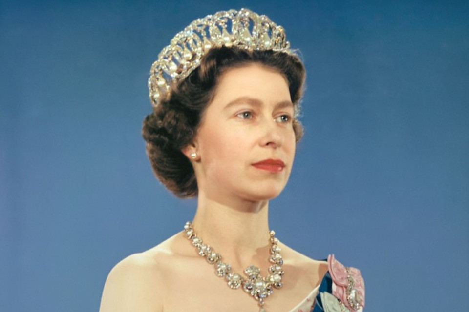 La principessa Elisabetta viene proclamata regina