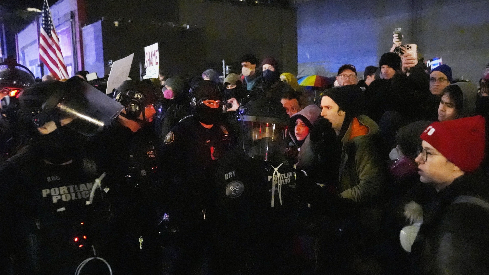 Dopo Minneapolis, Portland: due persone ricoverate dopo gli spari dell'ICE