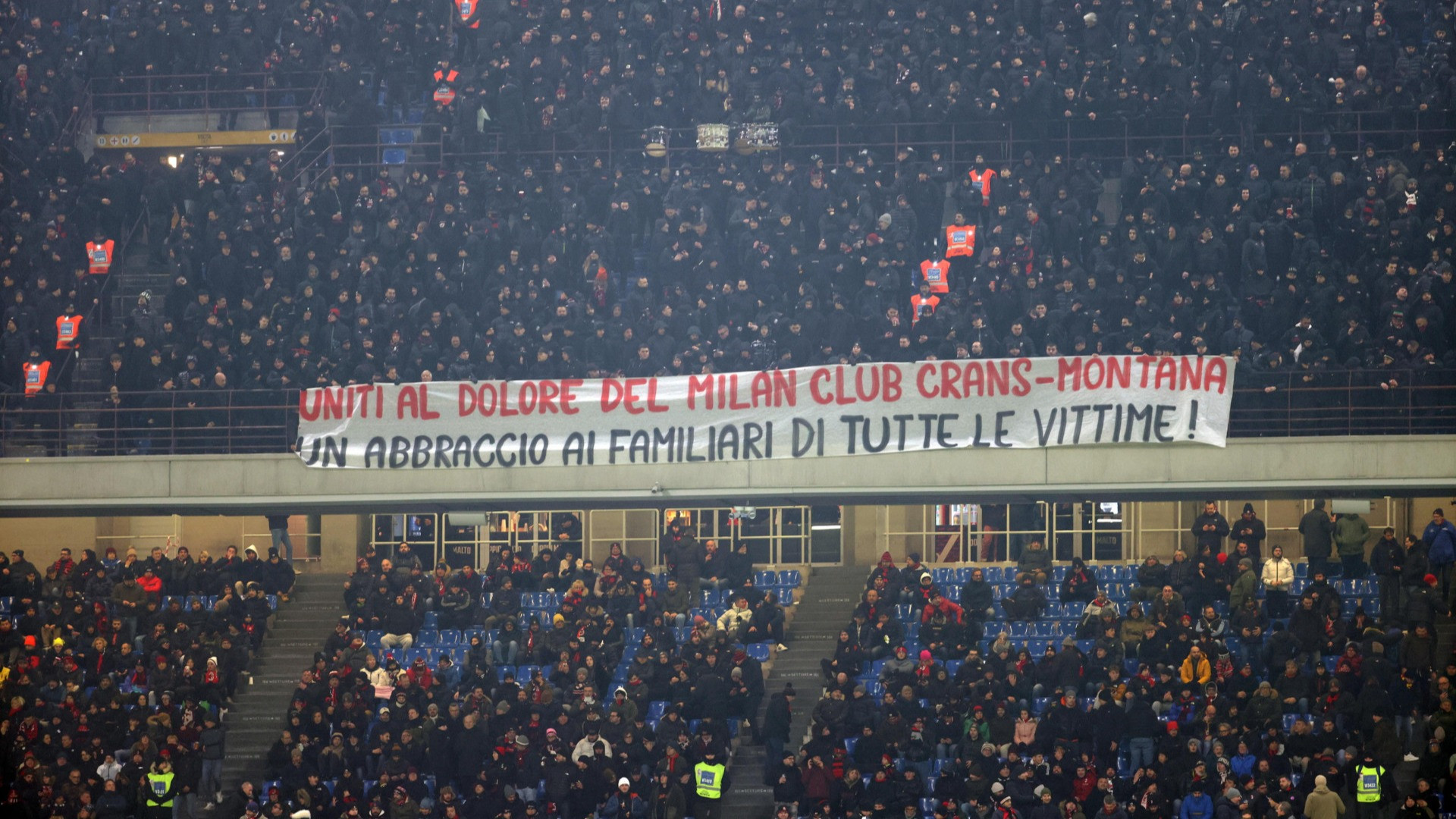 La Curva Sud del Milan omaggia le vittime di Crans-Montana