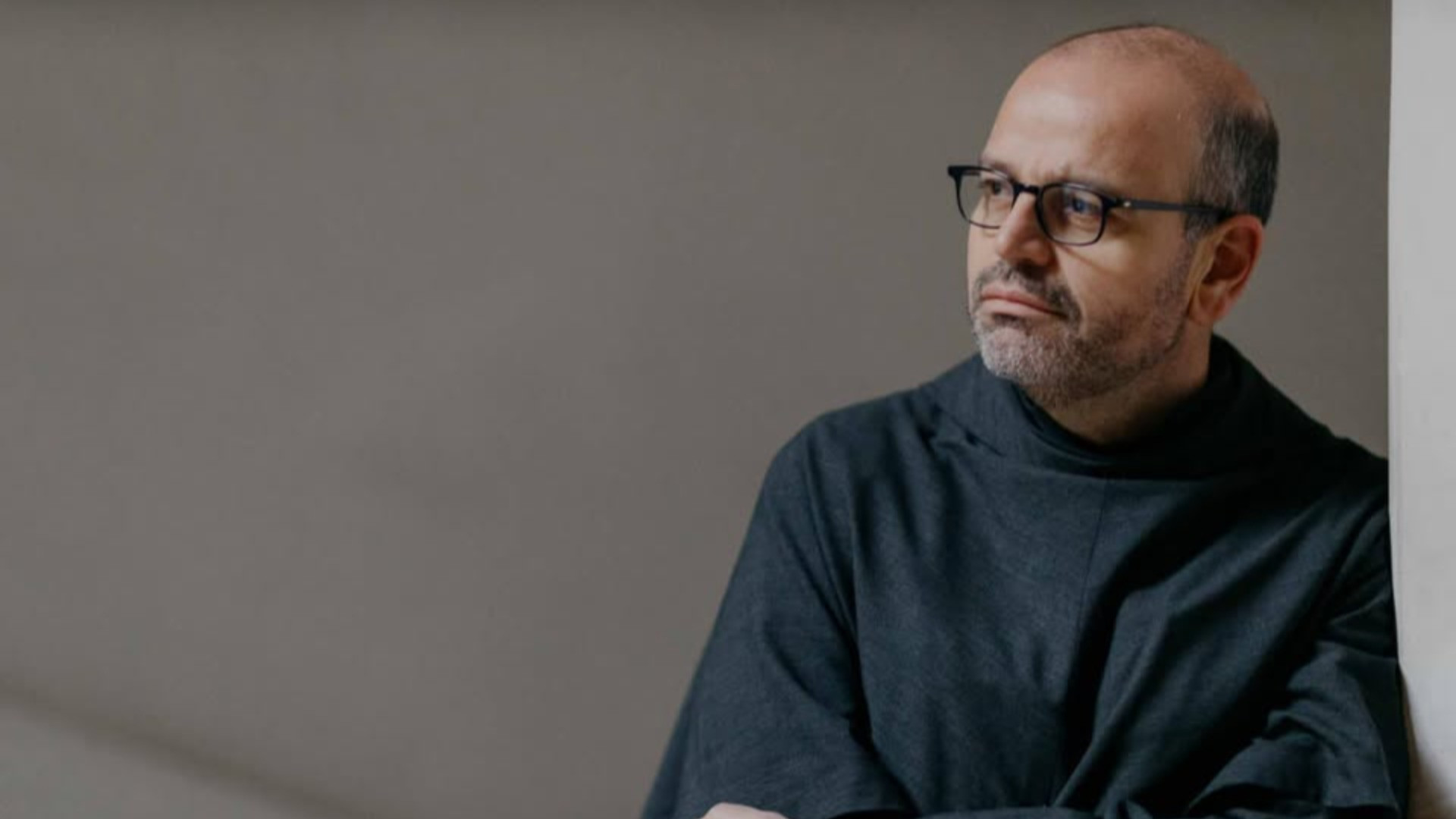 Un frate che parla con la AI