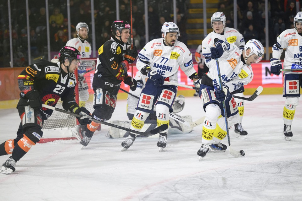 Per l’Ambrì due punti nel segno di Philip Wüthrich