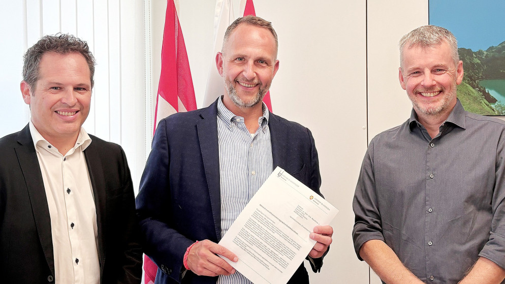 ... e, nel 2025, con il sindaco di Gordola, Damiano Vignuta, e, a destra, il sindaco di Lavertezzo, Andrea Berri: le elezioni di aprile modificano l'Esecutivo di Lavertezzo e anche la scelta del comune con il quale portare avanti un'aggregazione © MAD