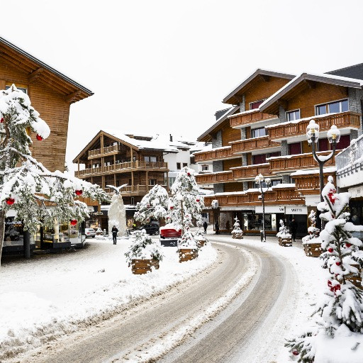 Crans-Montana riparte, nonostante il lutto e le ferite
