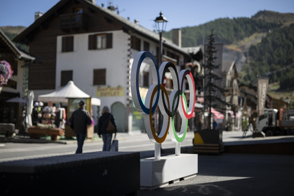 Arrivano le Olimpiadi e Livigno vieta le candele pirotecniche: «Possono creare gravi pericoli, come a Crans-Montana»