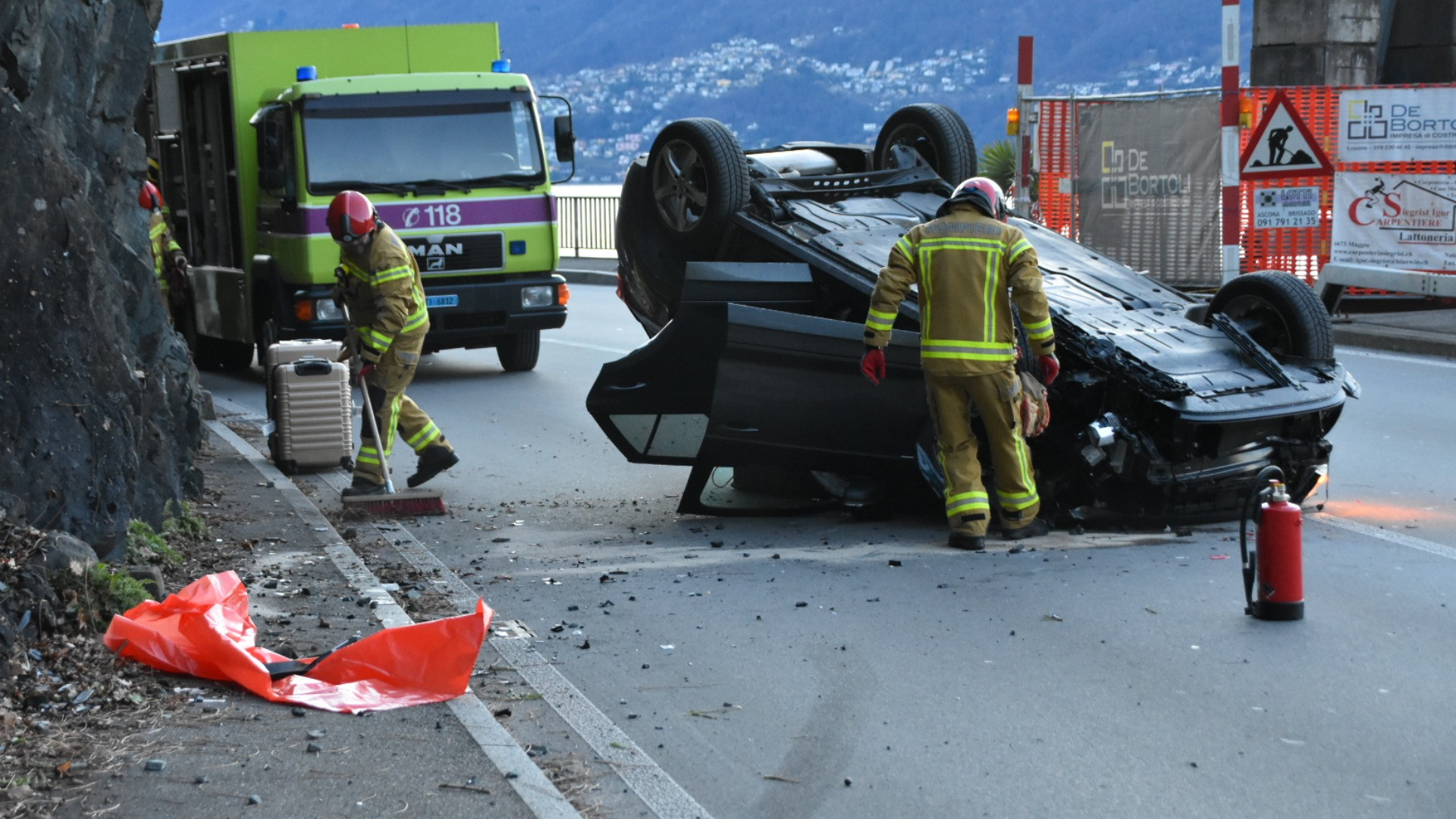 Incidente verso Brissago, l'auto si ribalta sul tetto