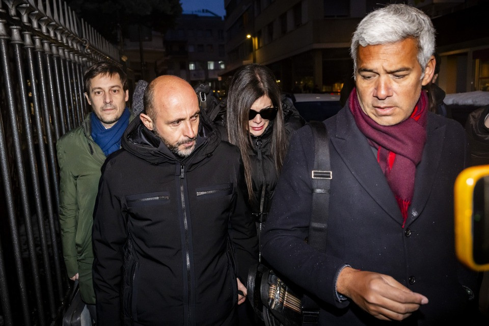 «Le candele pirotecniche non erano abbastanza potenti da causare quell'incendio»